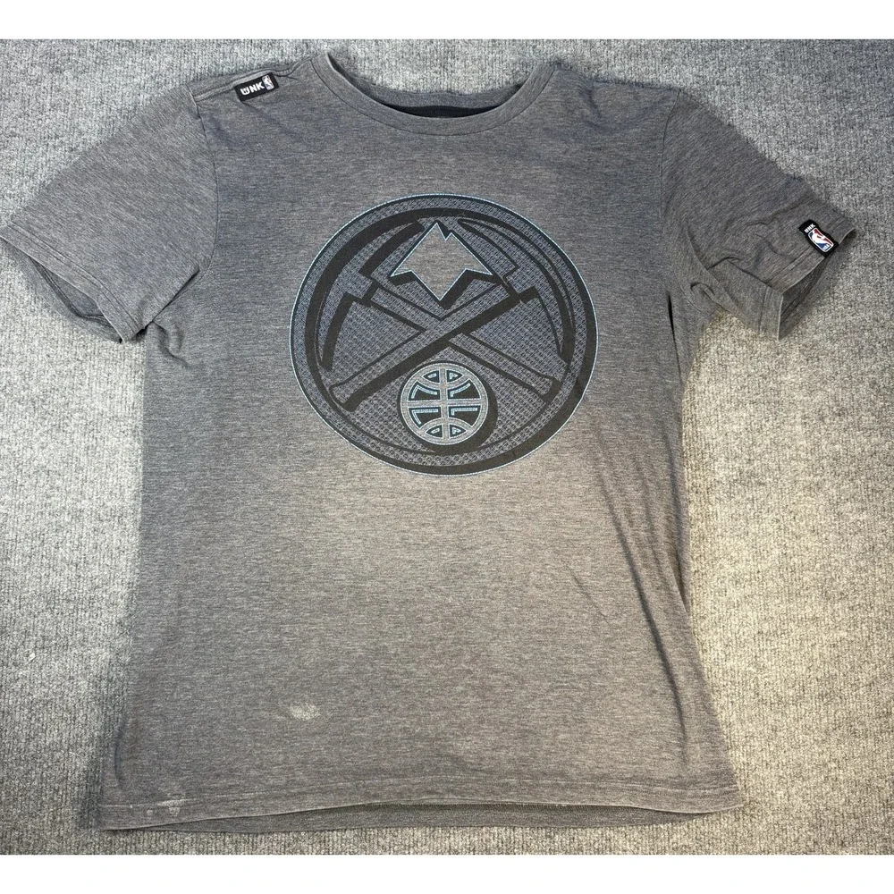 Denver Nuggets UNK NBA Gray Graphic T Shirt Men's Large Basketball Logo Tee